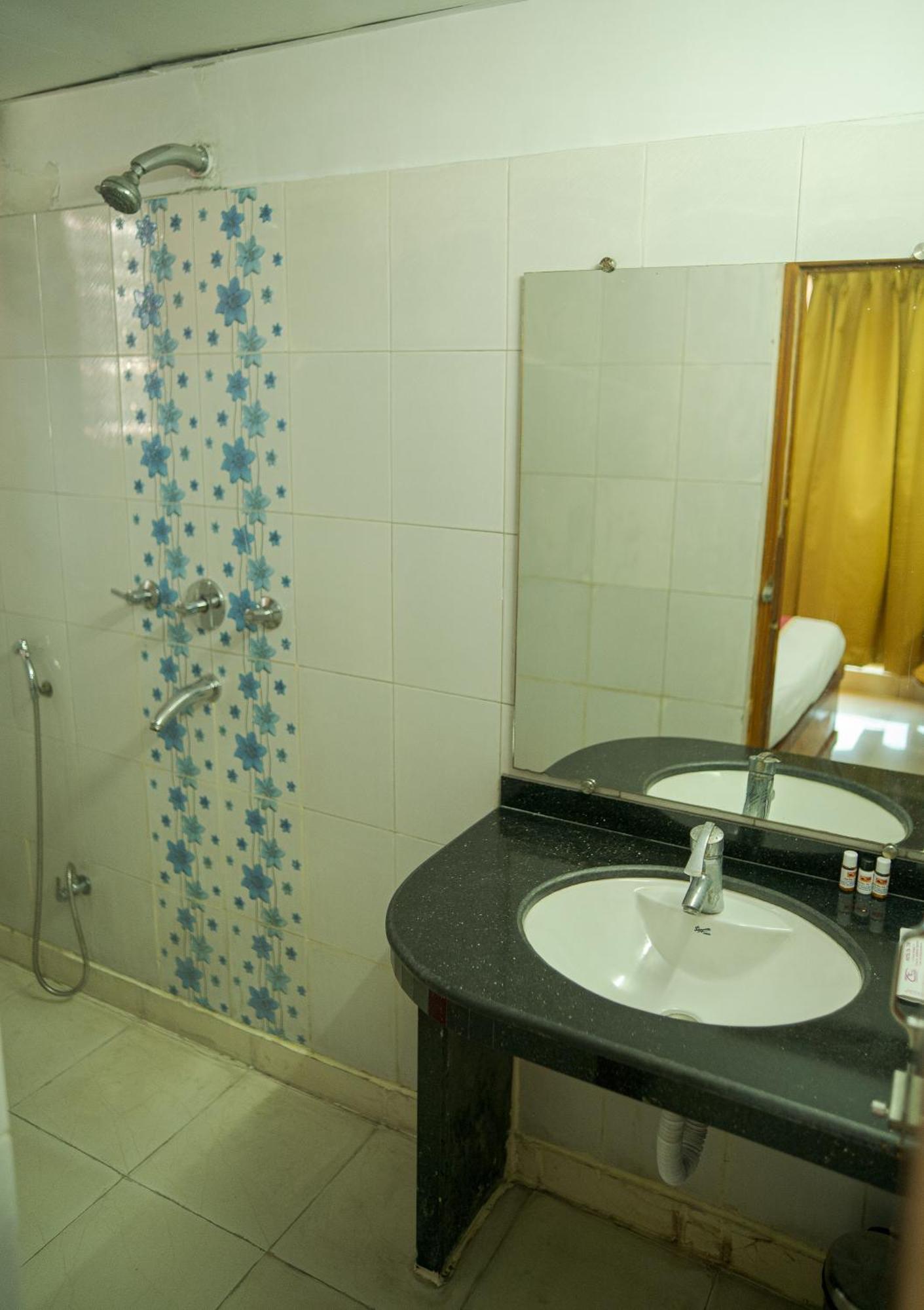 Hotel Ta-Tin Durgāpur 외부 사진